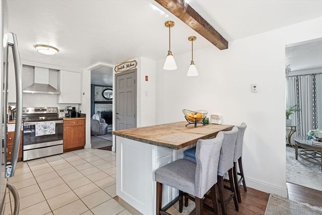 102 County St, Lakeville, MA 02347