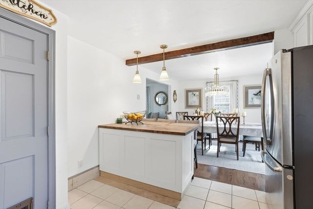 102 County St, Lakeville, MA 02347