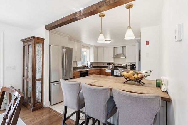 102 County St, Lakeville, MA 02347