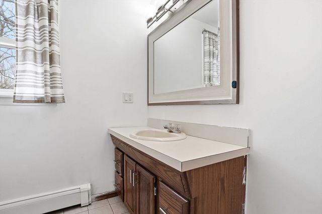 102 County St, Lakeville, MA 02347