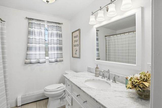 102 County St, Lakeville, MA 02347