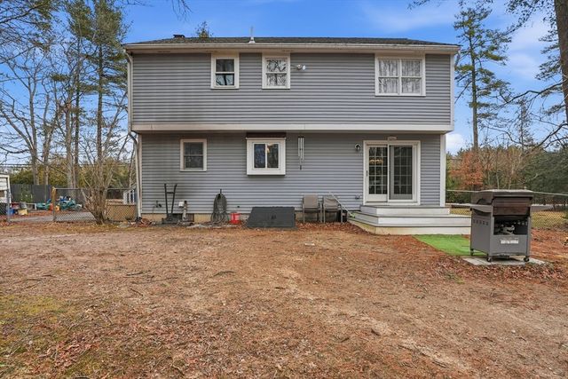 102 County St, Lakeville, MA 02347