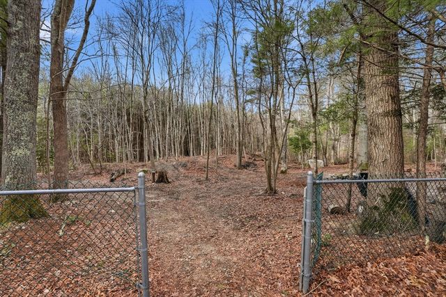 102 County St, Lakeville, MA 02347