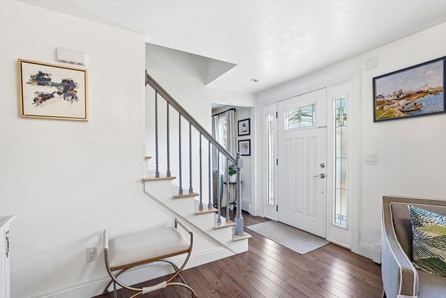 102 County St, Lakeville, MA 02347