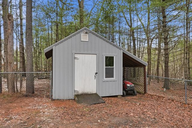 102 County St, Lakeville, MA 02347