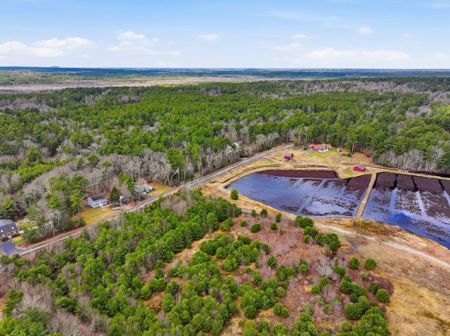 102 County St, Lakeville, MA 02347