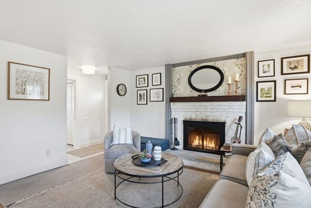 102 County St, Lakeville, MA 02347