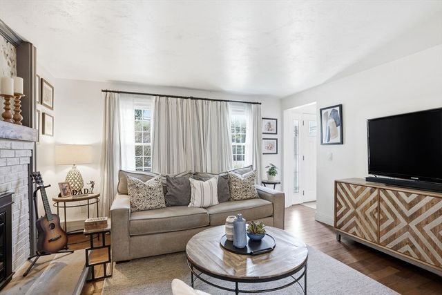 102 County St, Lakeville, MA 02347