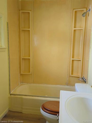 34934 Brush Street, Wayne, MI 48184