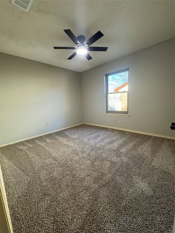 6921 Meadow Park, North Richland Hills, TX 76180