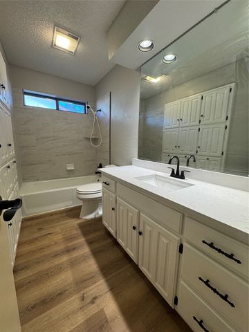 6921 Meadow Park, North Richland Hills, TX 76180