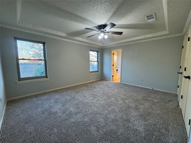 6921 Meadow Park, North Richland Hills, TX 76180