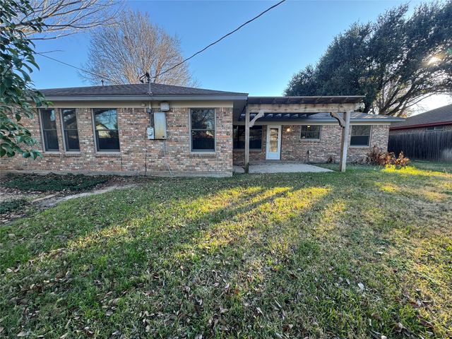 6921 Meadow Park, North Richland Hills, TX 76180