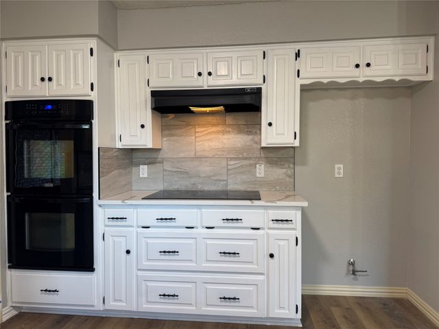 6921 Meadow Park, North Richland Hills, TX 76180