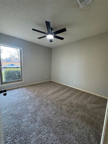 6921 Meadow Park, North Richland Hills, TX 76180