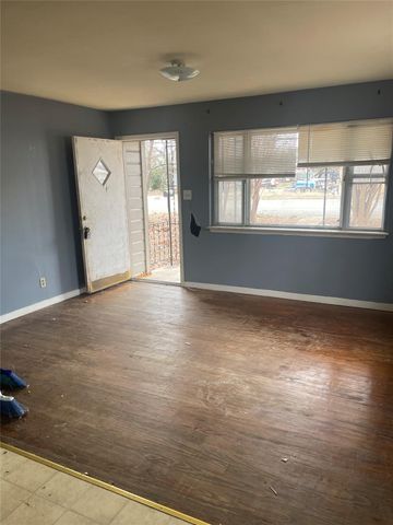 706 Sheffield Ave, Llano, TX 78643