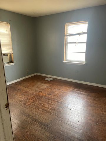 706 Sheffield Ave, Llano, TX 78643