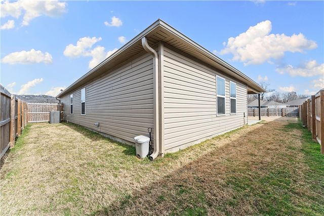 1061 E Bunting Street, Fayetteville, AR 72701