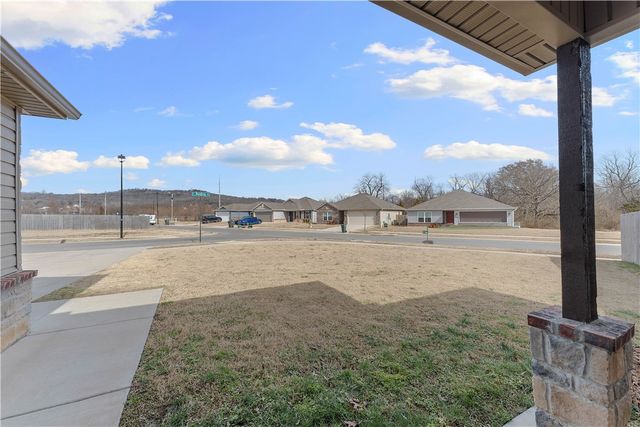 1061 E Bunting Street, Fayetteville, AR 72701