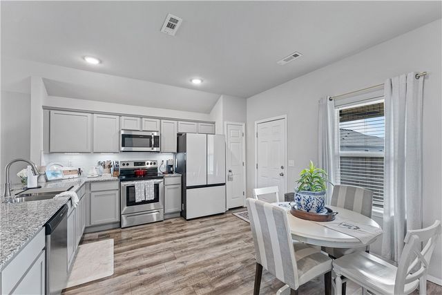 1061 E Bunting Street, Fayetteville, AR 72701