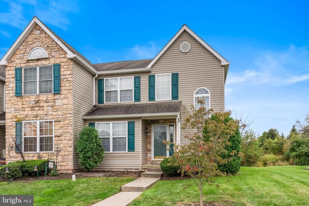 Image 1 of property listing at 300 DEER RUN CT, Royersford, PA 19468