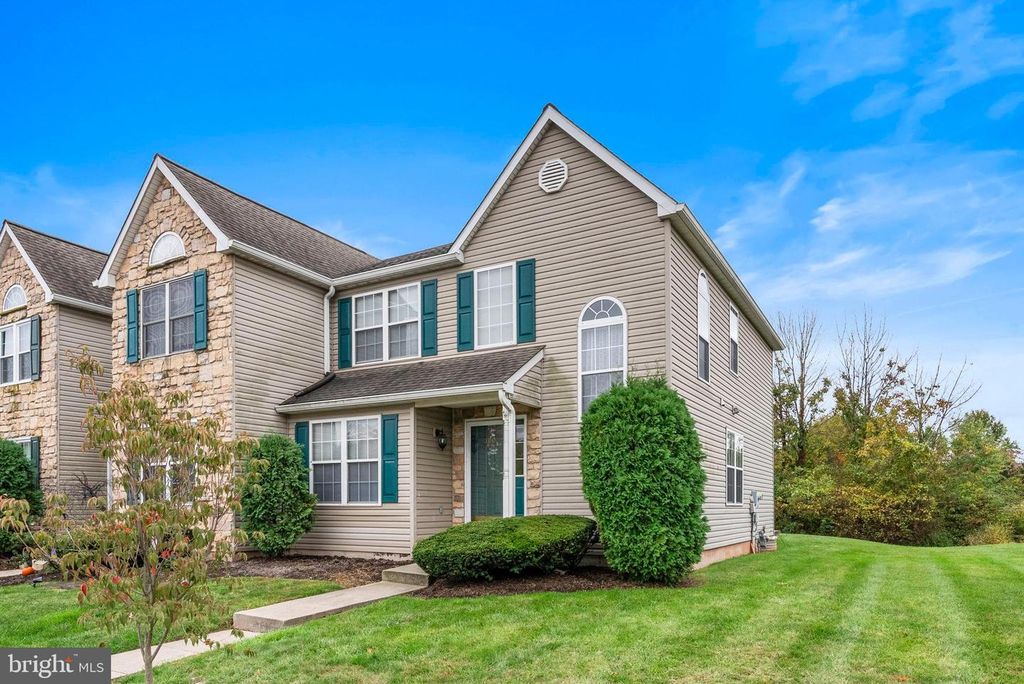 Image 2 of property listing at 300 DEER RUN CT, Royersford, PA 19468