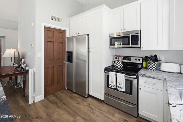 4127 E Becker Lane, Phoenix, AZ 85028