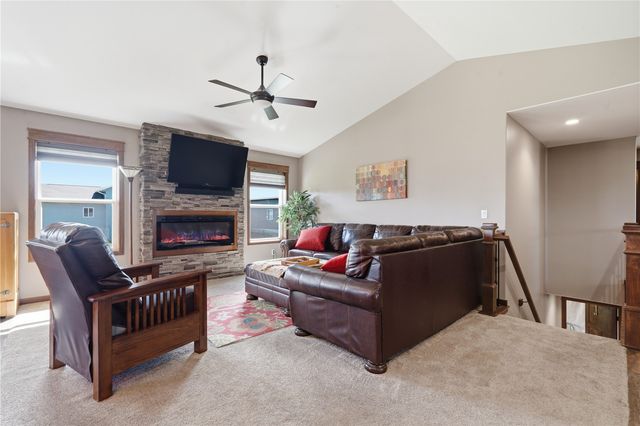 2787 Creekview Trail, Palo, IA 52324
