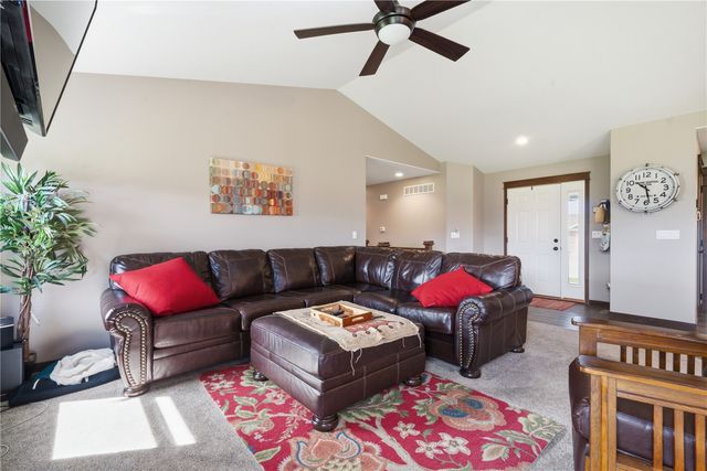 2787 Creekview Trail, Palo, IA 52324
