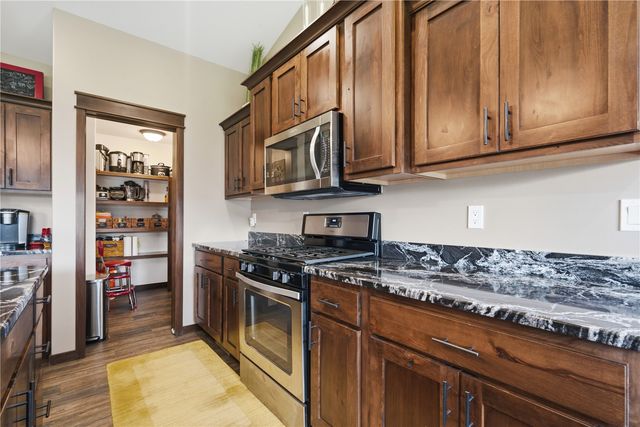 2787 Creekview Trail, Palo, IA 52324