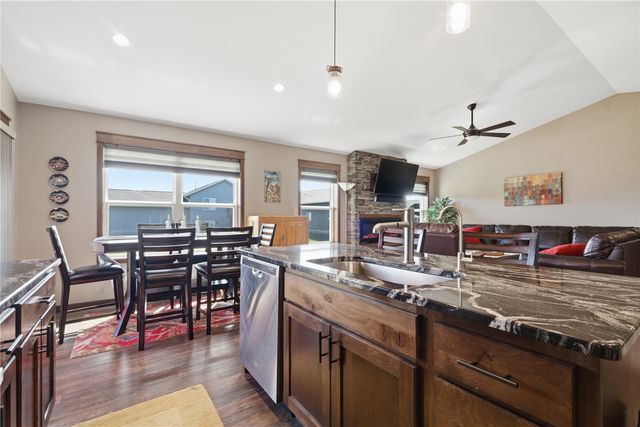 2787 Creekview Trail, Palo, IA 52324
