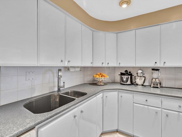 3300 NE 36th Street 708, Fort Lauderdale, FL 33308