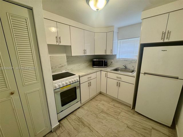 2519 pirece st b, Hollywood, FL 33020
