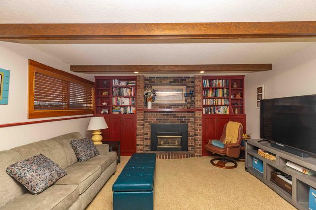 2525 9th Street S, Fargo, ND 58103