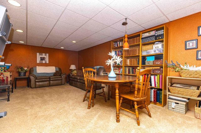 2525 9th Street S, Fargo, ND 58103