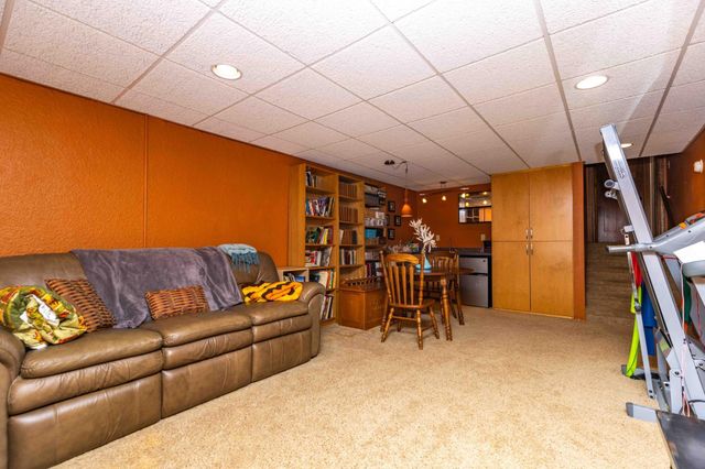 2525 9th Street S, Fargo, ND 58103