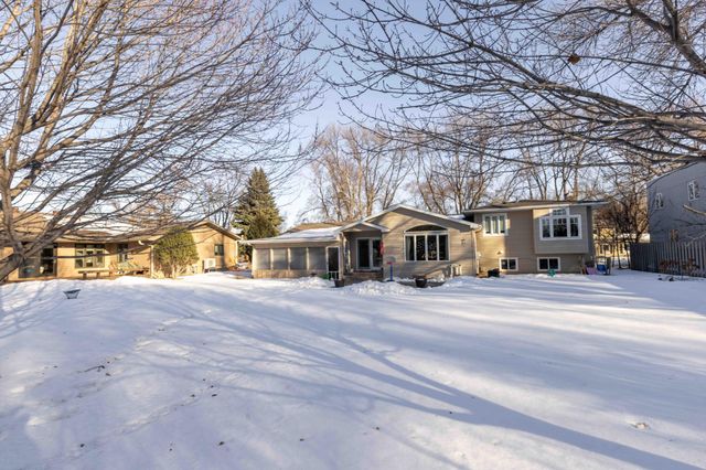 2525 9th Street S, Fargo, ND 58103