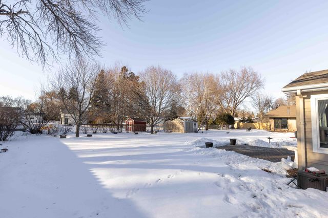 2525 9th Street S, Fargo, ND 58103