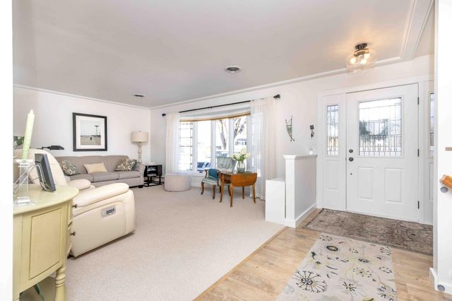 2525 9th Street S, Fargo, ND 58103