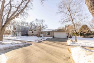 2525 9th Street S, Fargo, ND 58103