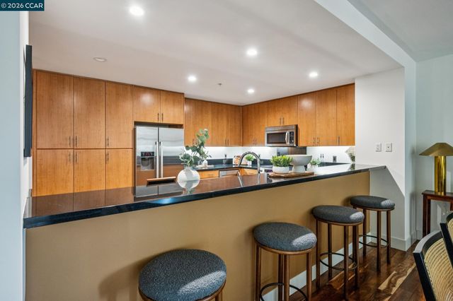 438 W Grand Ave 405, Oakland, CA 94612