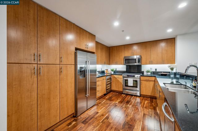 438 W Grand Ave 405, Oakland, CA 94612