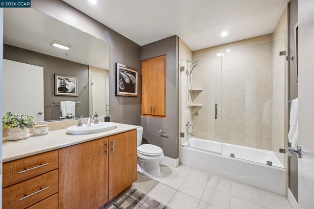 438 W Grand Ave 405, Oakland, CA 94612