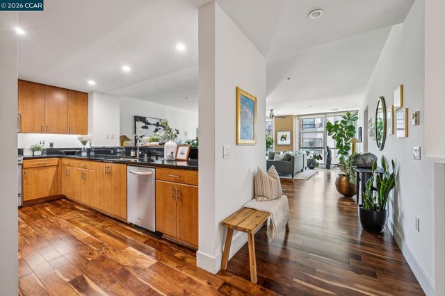 438 W Grand Ave 405, Oakland, CA 94612