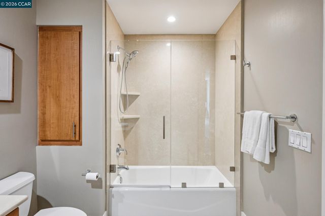 438 W Grand Ave 405, Oakland, CA 94612