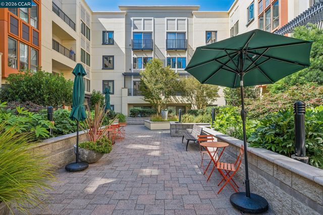 438 W Grand Ave 405, Oakland, CA 94612
