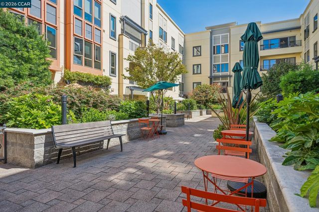 438 W Grand Ave 405, Oakland, CA 94612