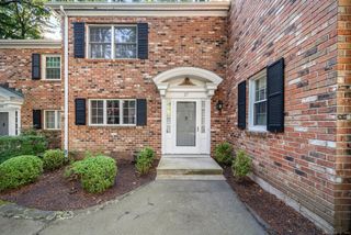 27 Tunxis Village, Farmington, CT 06032