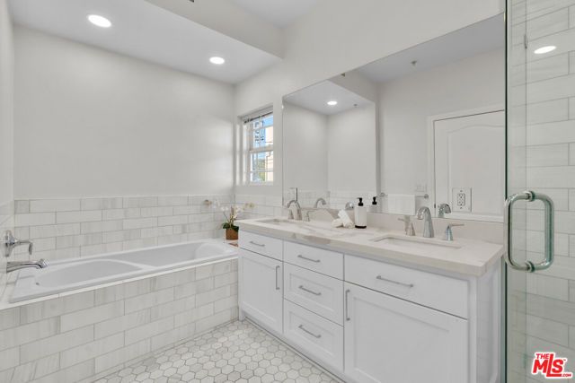 1100 S Clark Drive 203, Los Angeles, CA 90035