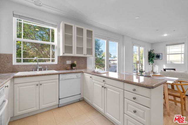 1100 S Clark Drive 203, Los Angeles, CA 90035